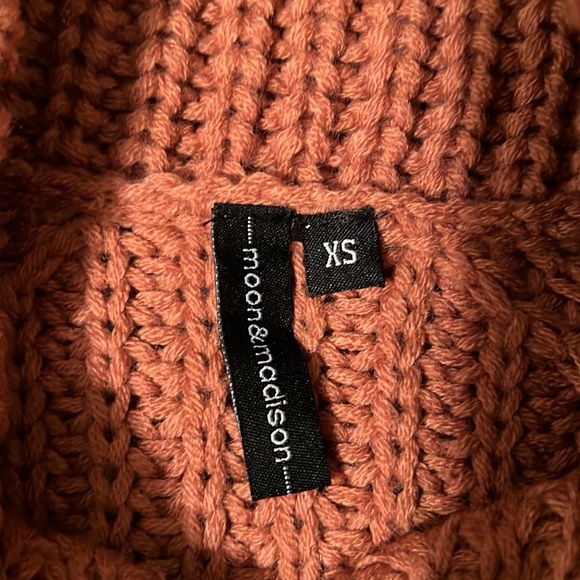 Turtle neck sweater - Picture 2 of 2